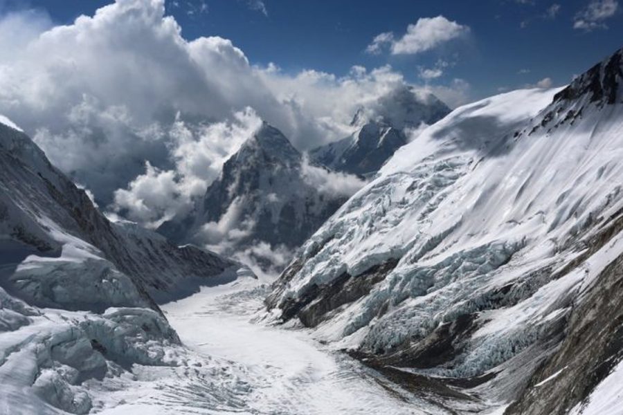 HUGO AYAVIRI TO ATTEMPT THE EVEREST-LHOTSE DOUBLE WITHOUT OXYGEN